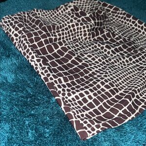 Chic Brown and White Geometric Swin Top 😍